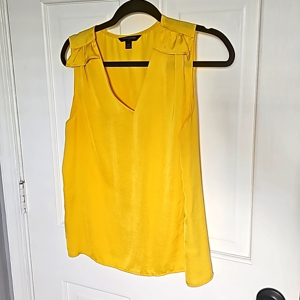 Banana Republic Yellow V neck Sleeveless Top XS